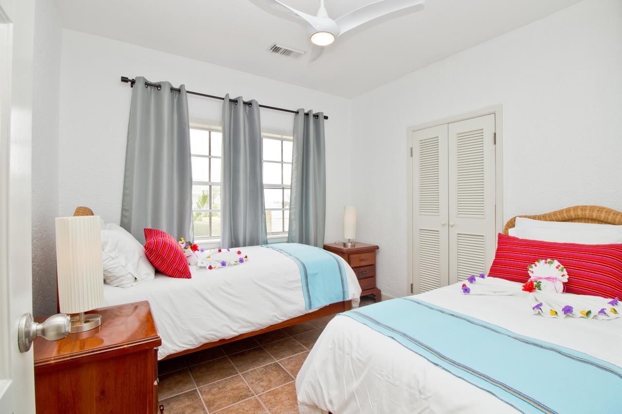 Banyan Bay Suites San Pedro  Exteriér fotografie