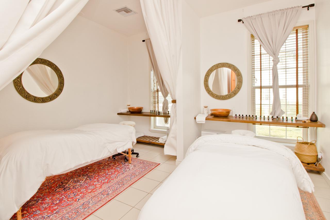 Banyan Bay Suites San Pedro  Exteriér fotografie