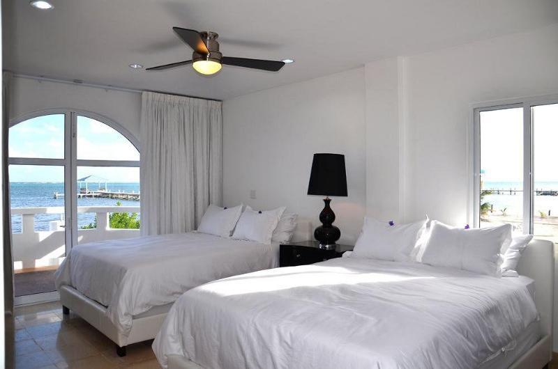 Banyan Bay Suites San Pedro  Exteriér fotografie