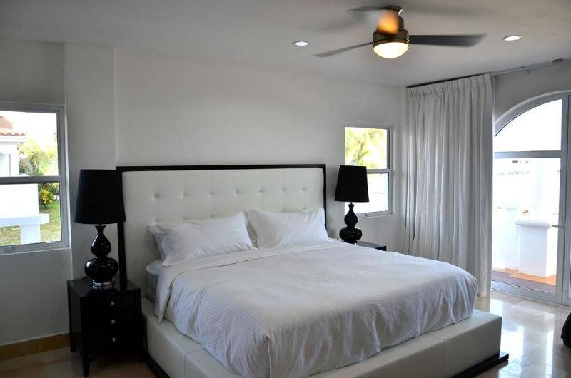 Banyan Bay Suites San Pedro  Exteriér fotografie