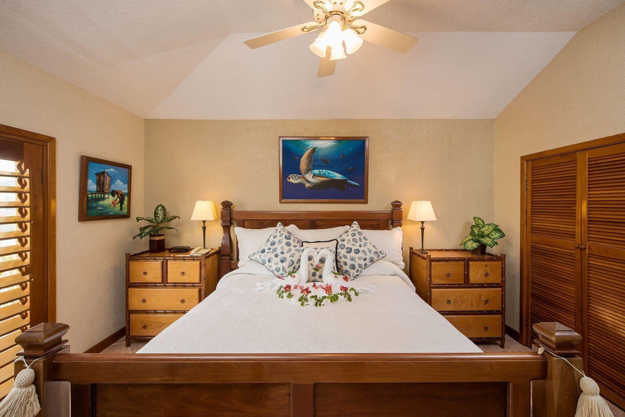 Banyan Bay Suites San Pedro  Exteriér fotografie